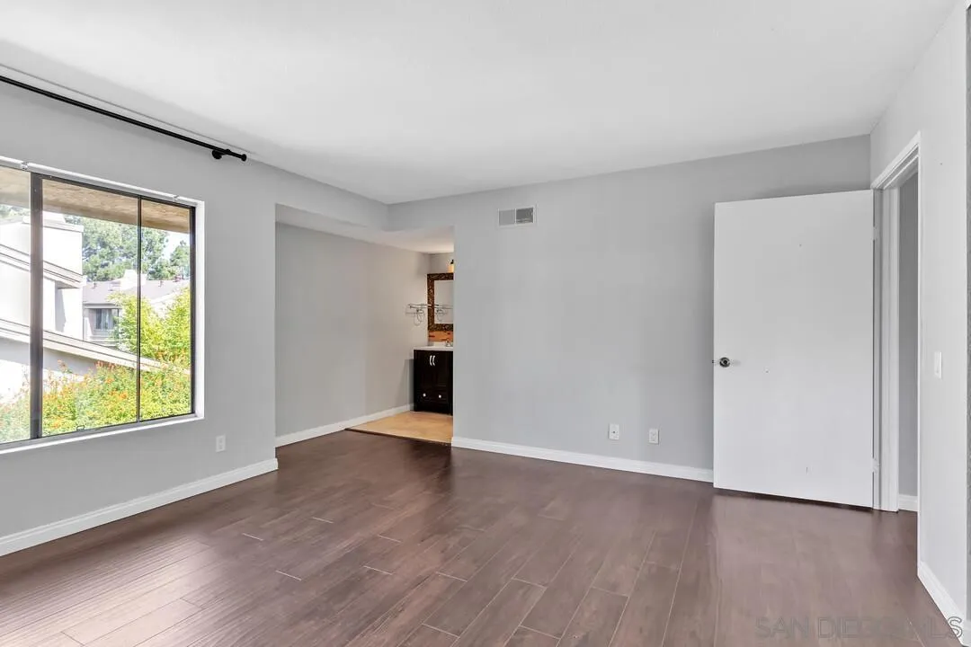 3304 Caminito Eastbluff Unit 142