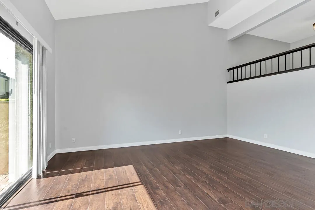 3304 Caminito Eastbluff Unit 142