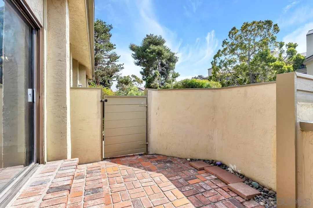 3304 Caminito Eastbluff Unit 142