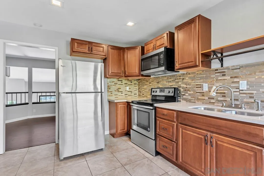 3304 Caminito Eastbluff Unit 142