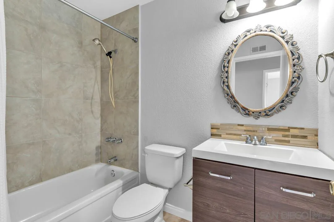 3304 Caminito Eastbluff Unit 142