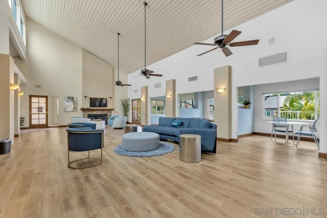 8515 Villa La Jolla Drive Unit: C