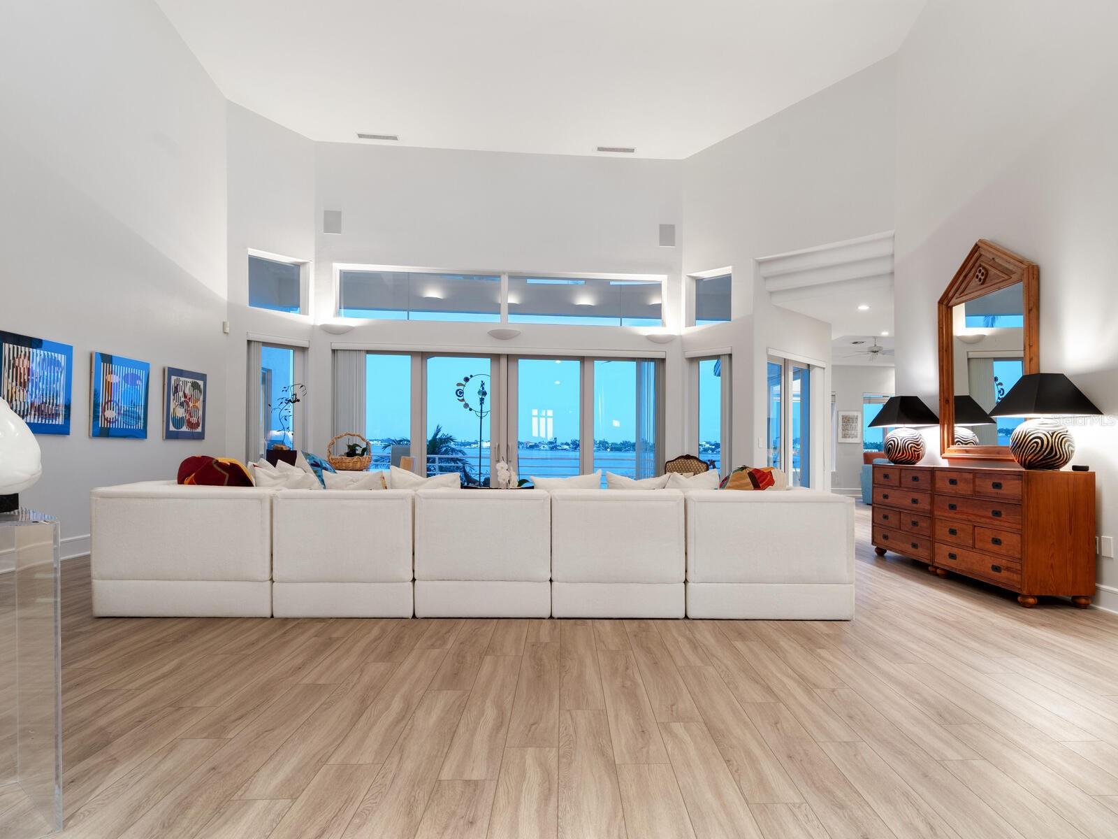 661 MOURNING DOVE DR