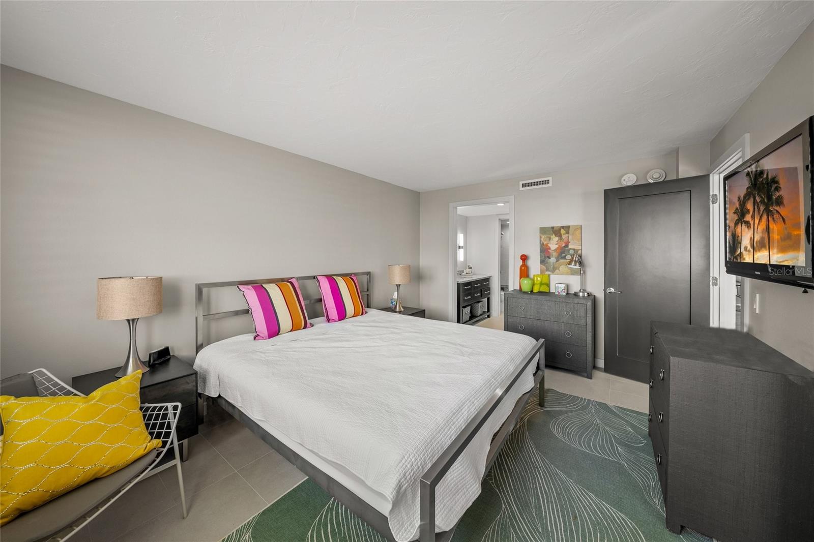 5750 MIDNIGHT PASS RD #704E