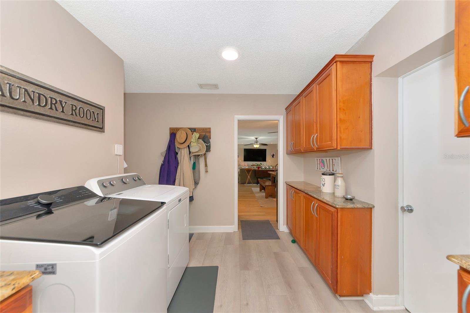 1403 VIOLA DR