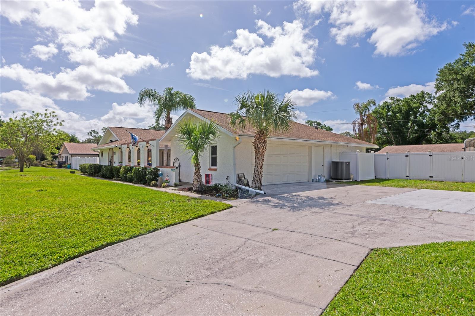 1403 VIOLA DR
