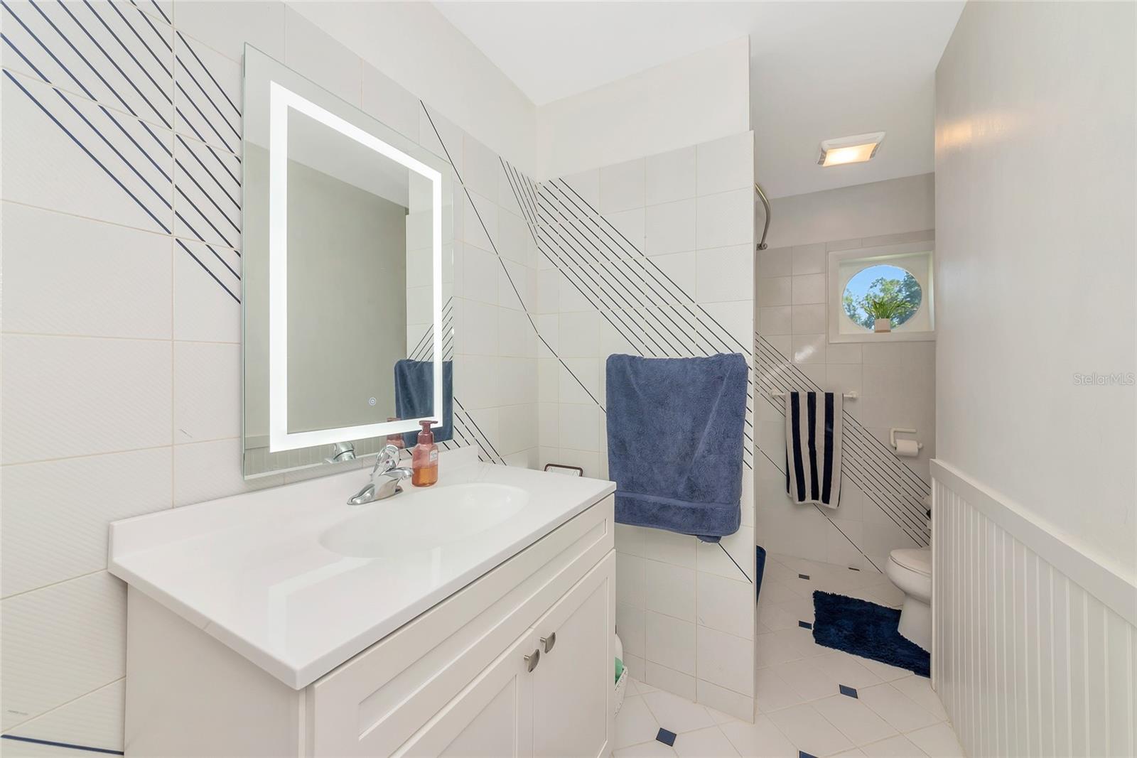1403 VIOLA DR