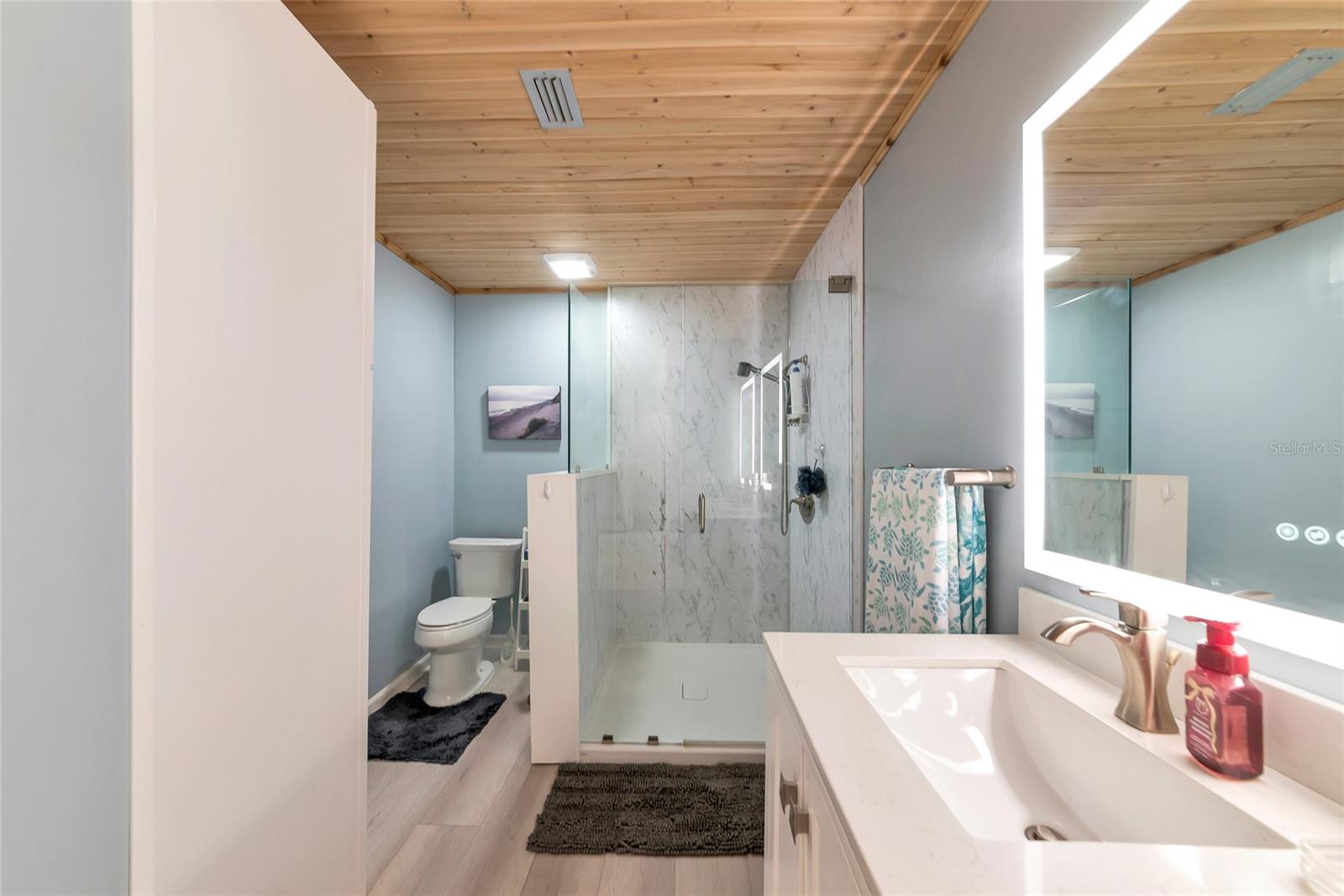 1403 VIOLA DR