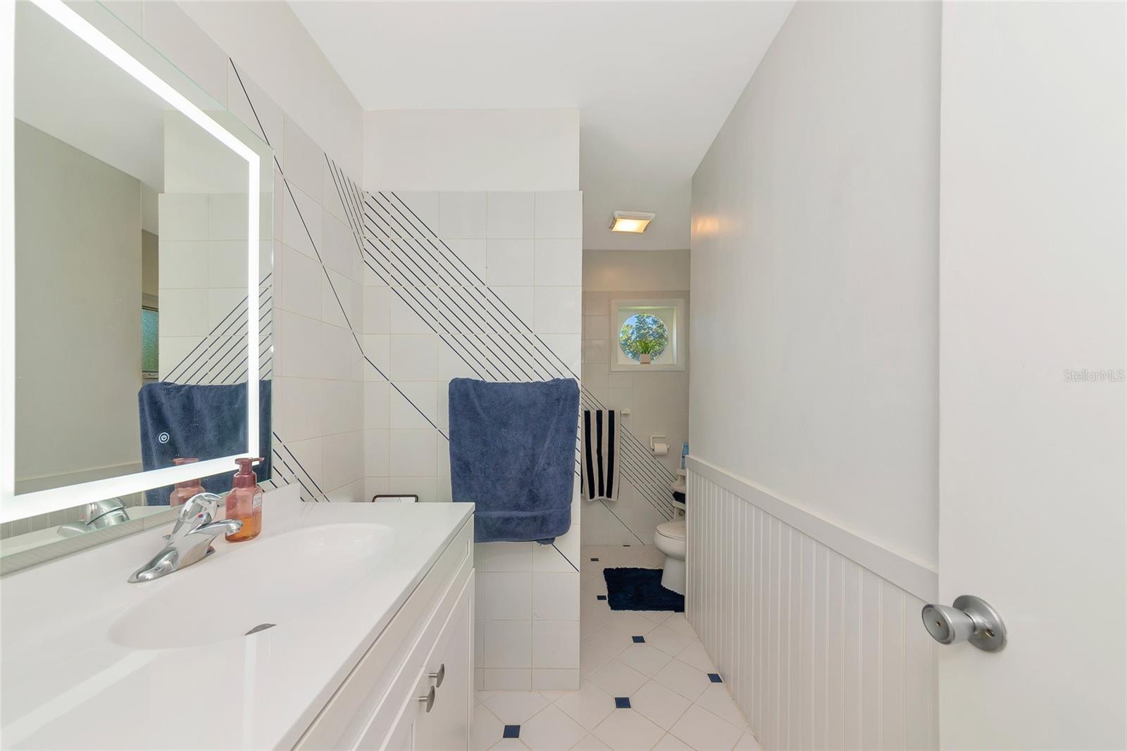 1403 VIOLA DR