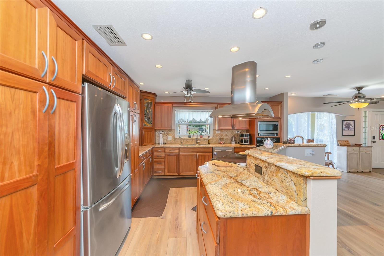 1403 VIOLA DR