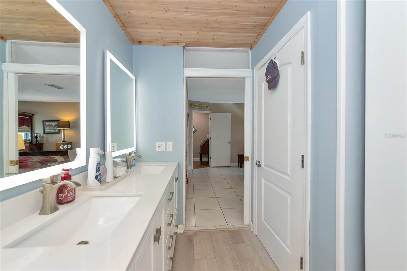 1403 VIOLA DR