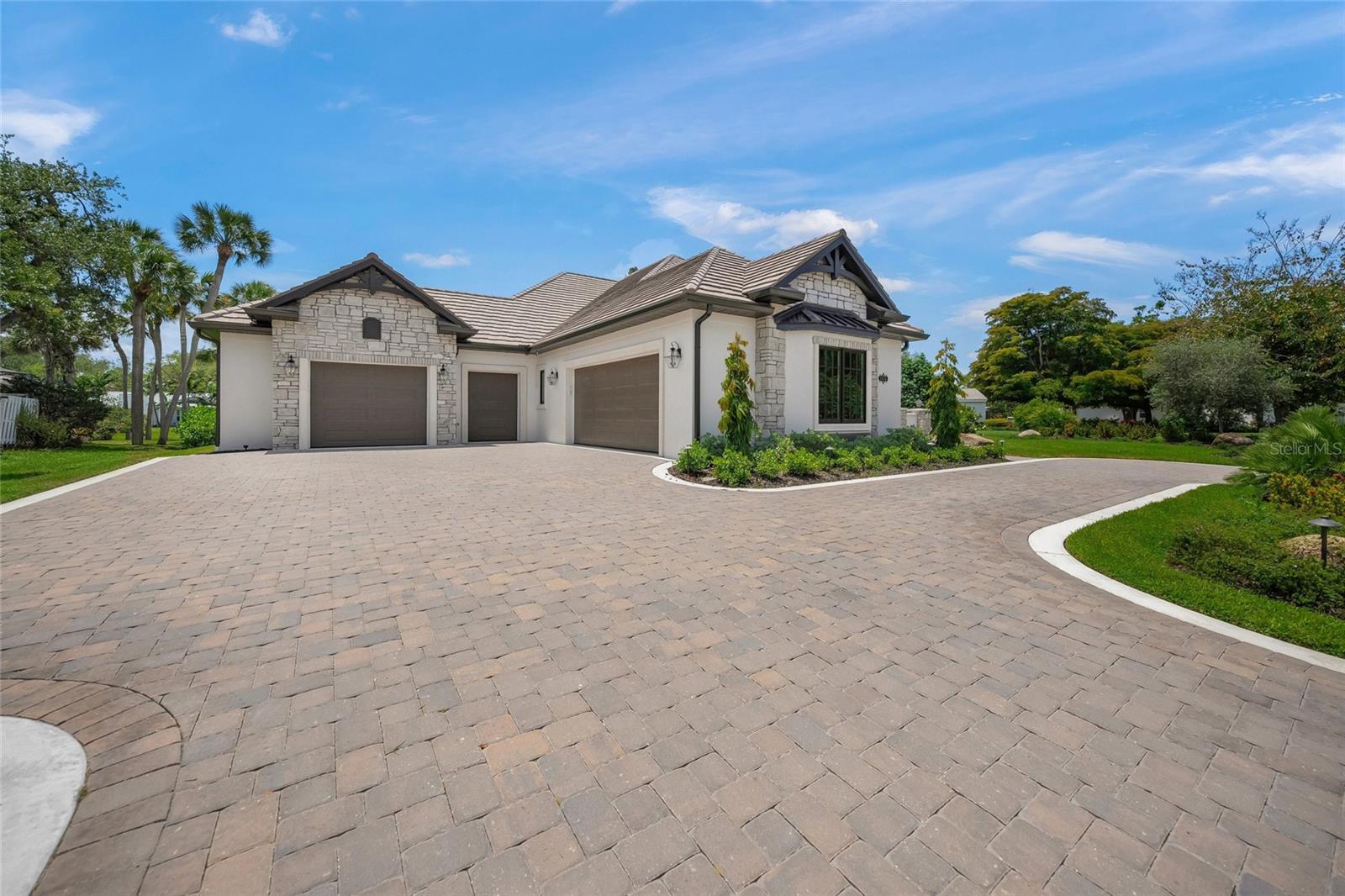 1575 EASTBROOK DR