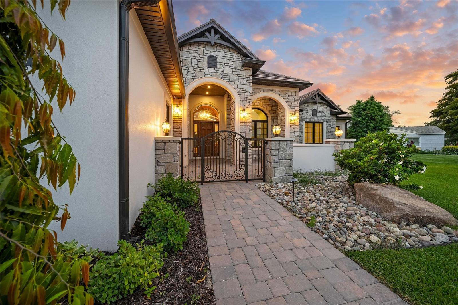 1575 EASTBROOK DR