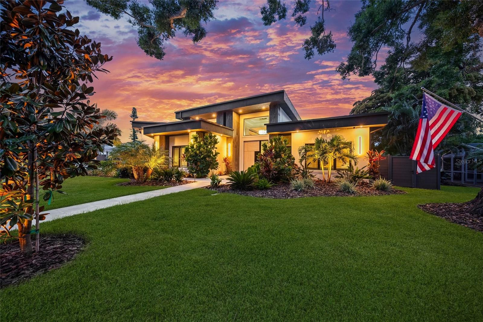 1555 EASTBROOK DR