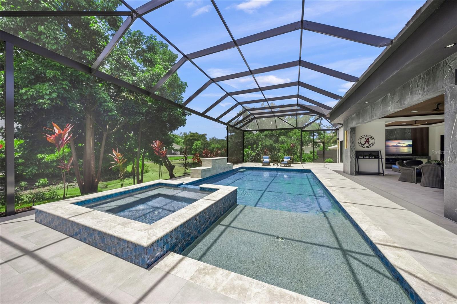 1555 EASTBROOK DR