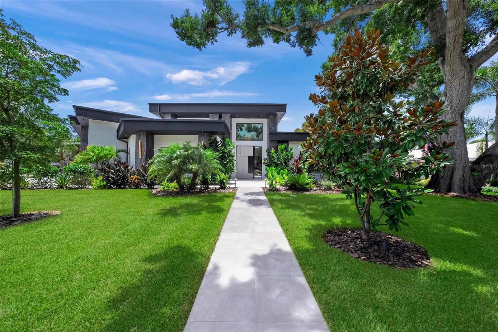 1555 EASTBROOK DR