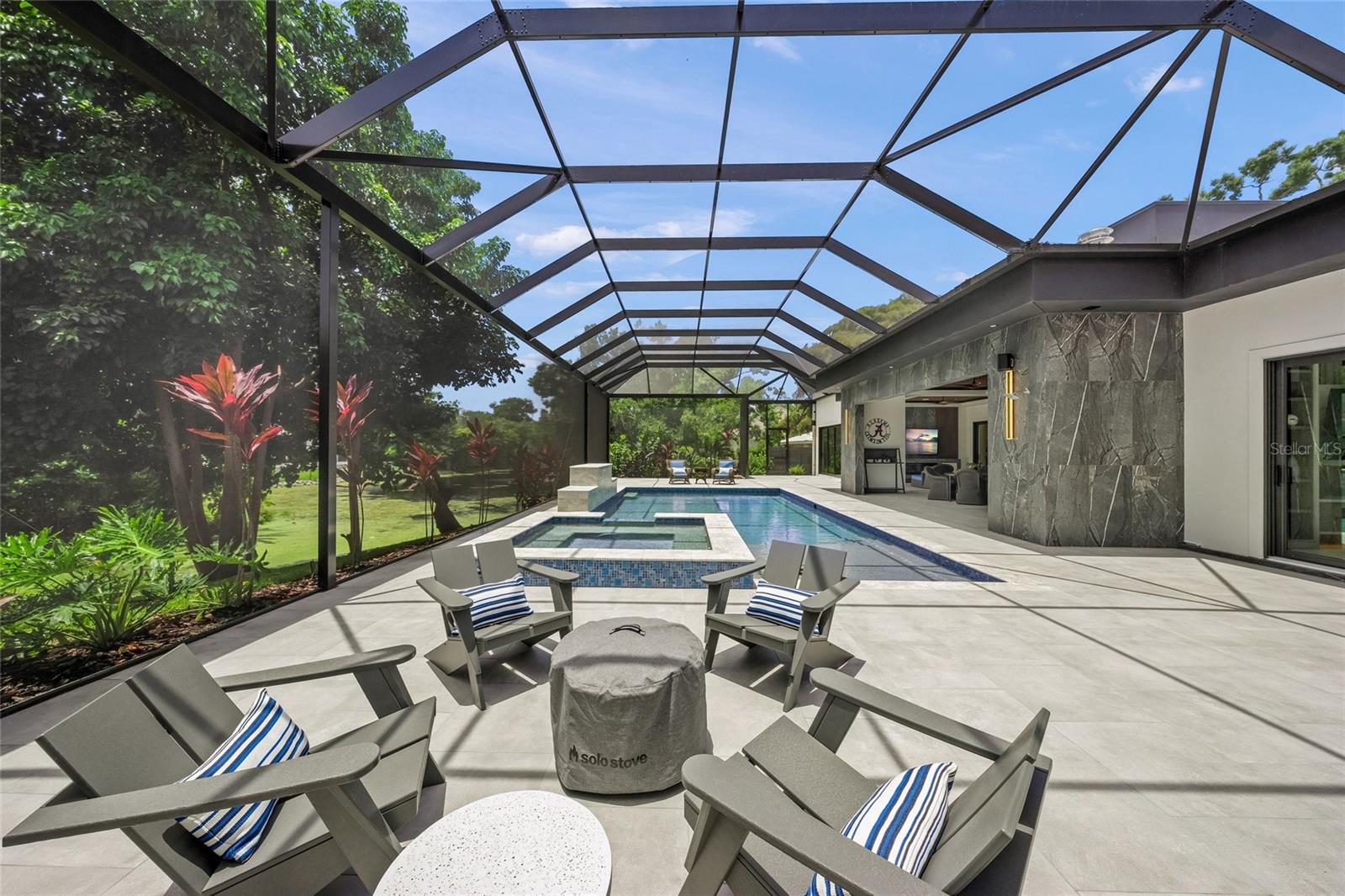 1555 EASTBROOK DR