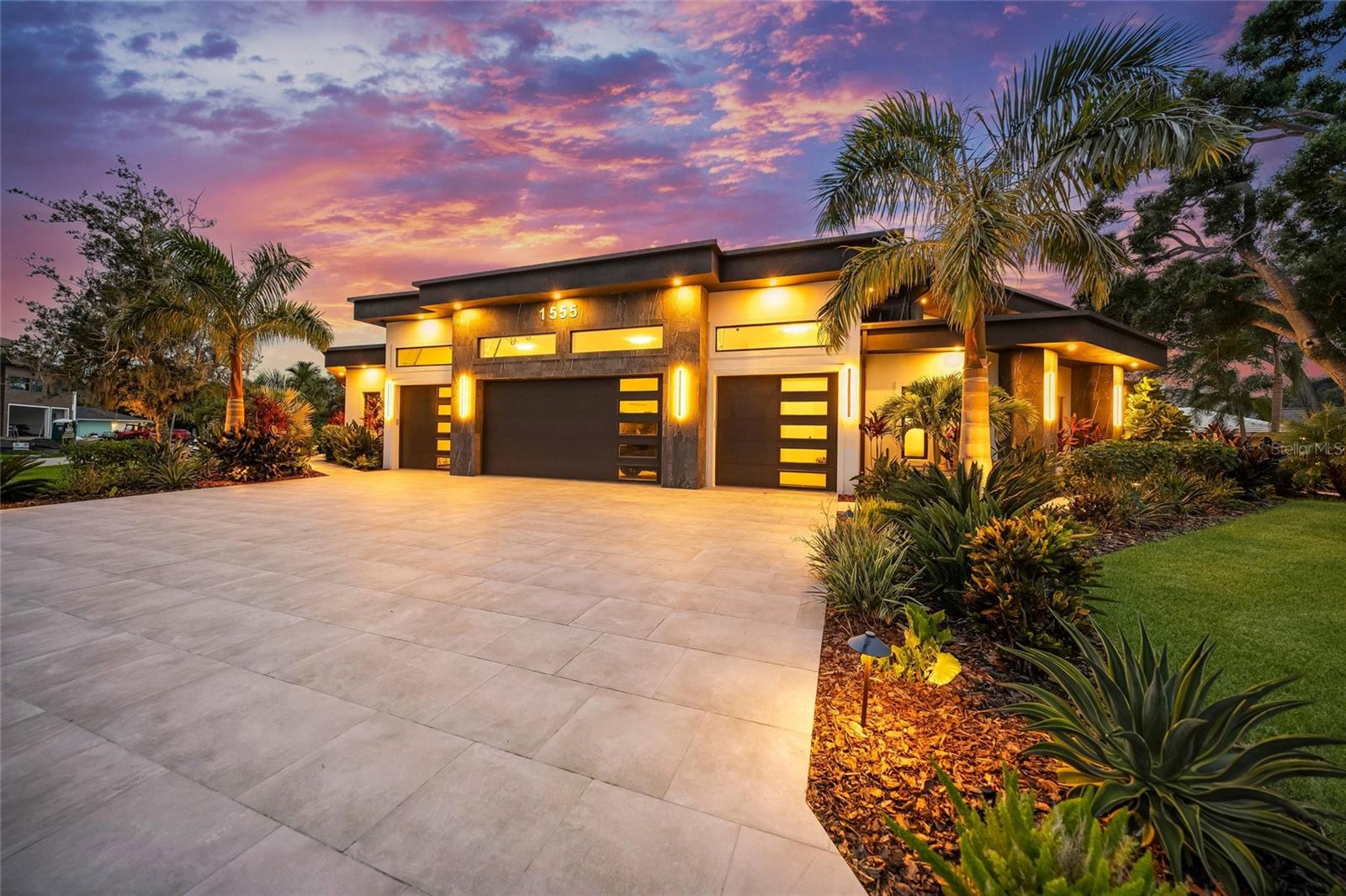 1555 EASTBROOK DR