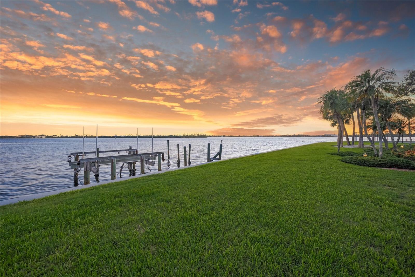 1136 N LAKE SHORE DR