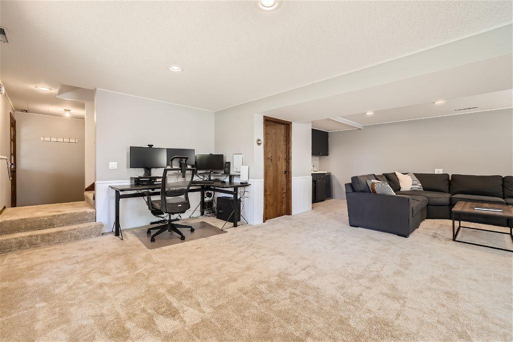 908 County Road C2 W