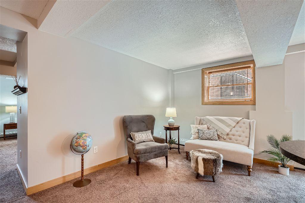 319 W 47th Street Unit: 6