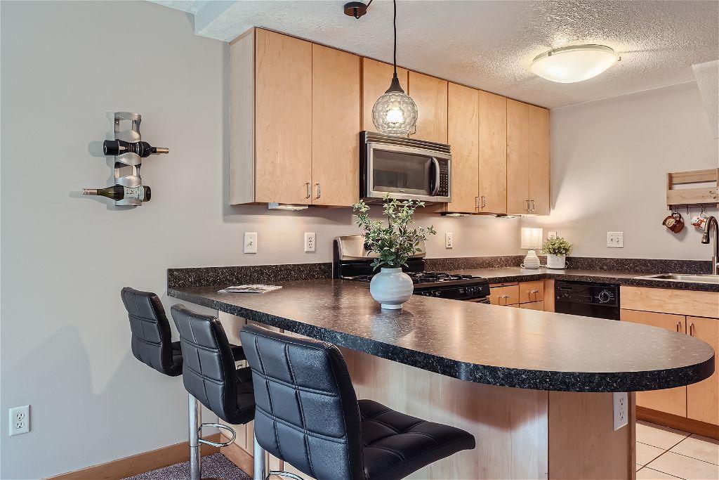 319 W 47th Street Unit: 6