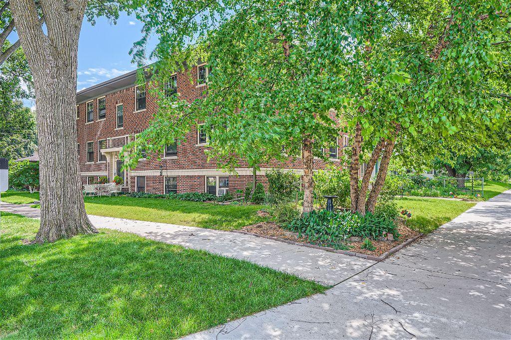 319 W 47th Street Unit: 6