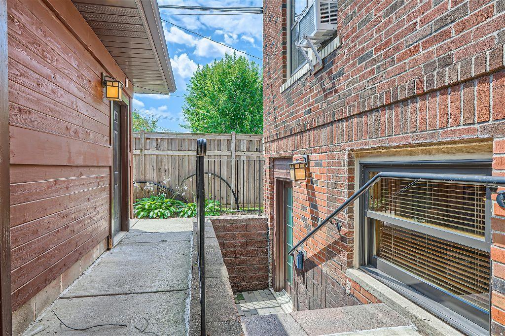 319 W 47th Street Unit: 6