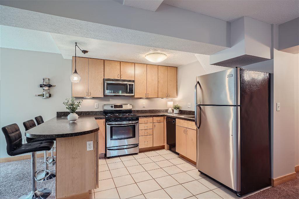 319 W 47th Street Unit: 6
