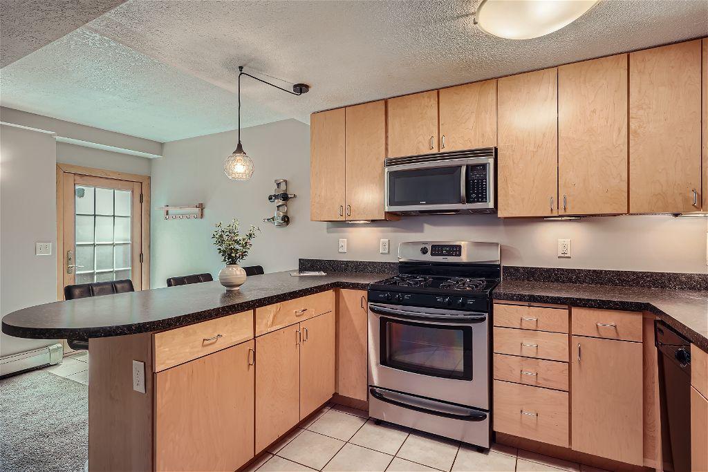 319 W 47th Street Unit: 6