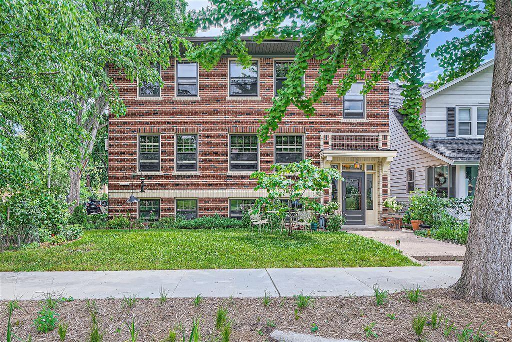 319 W 47th Street Unit: 6