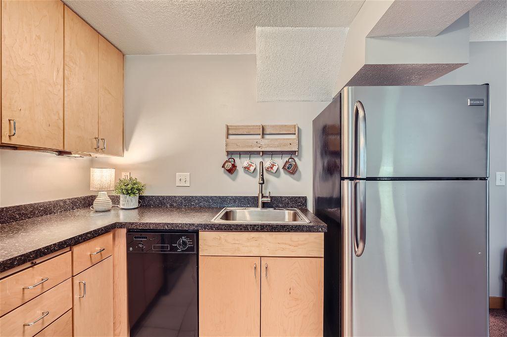 319 W 47th Street Unit: 6