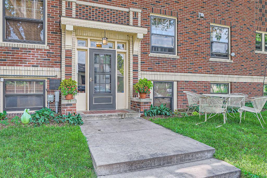 319 W 47th Street Unit: 6