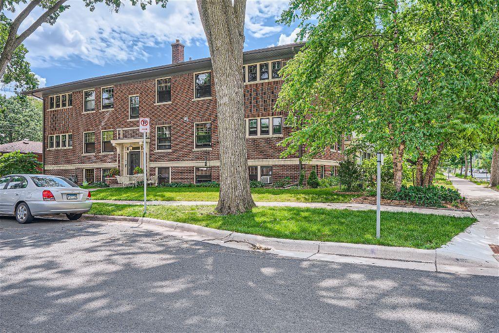 319 W 47th Street Unit: 6