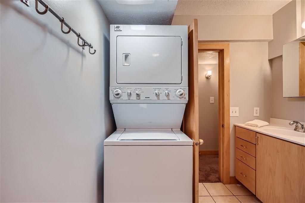 319 W 47th Street Unit: 6