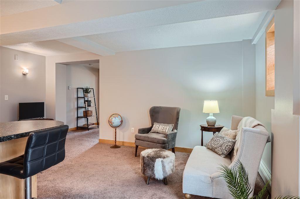 319 W 47th Street Unit: 6