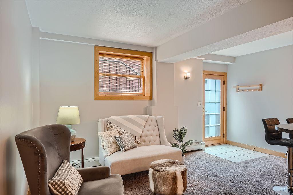 319 W 47th Street Unit: 6