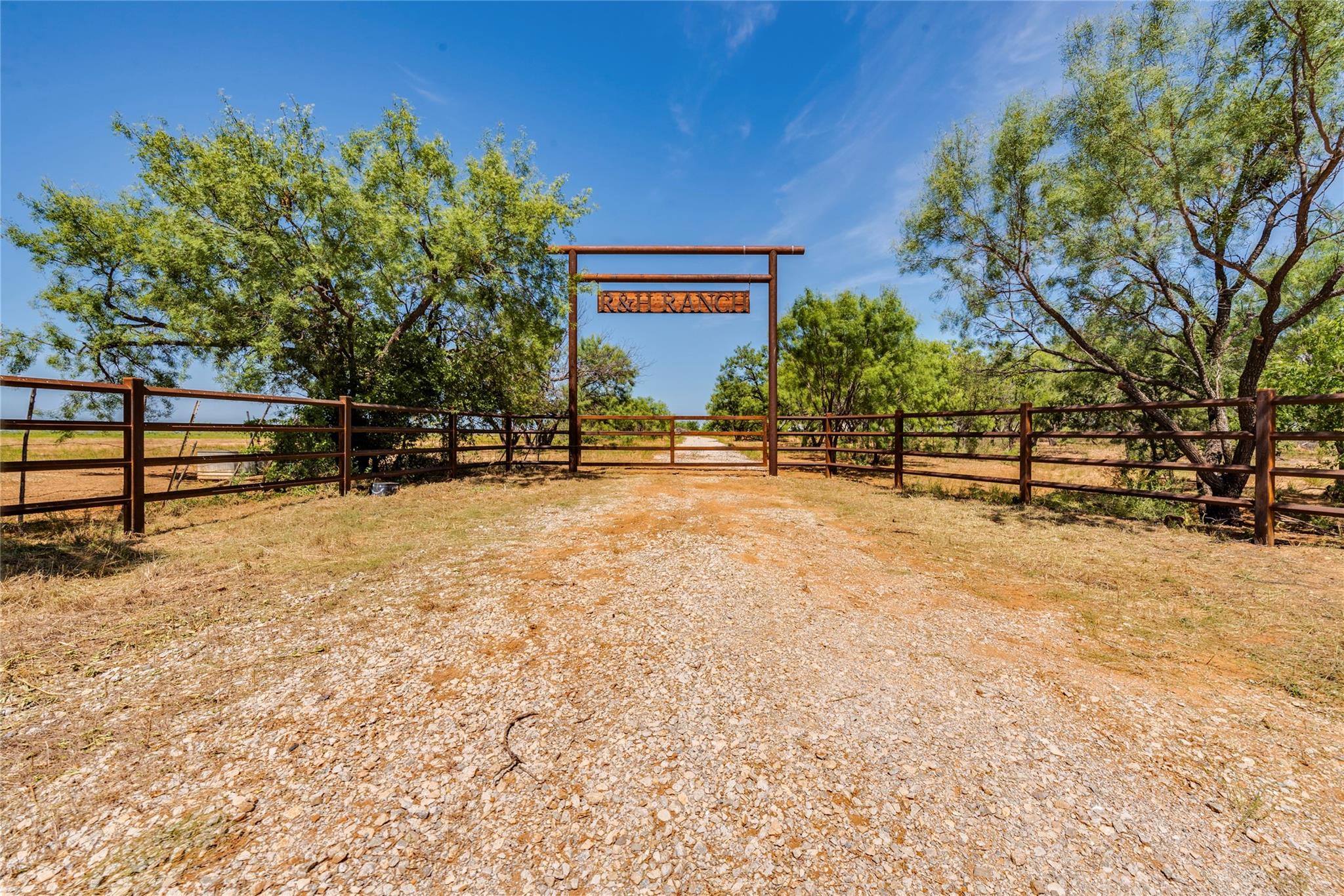 1099 County Road 247, Rochelle