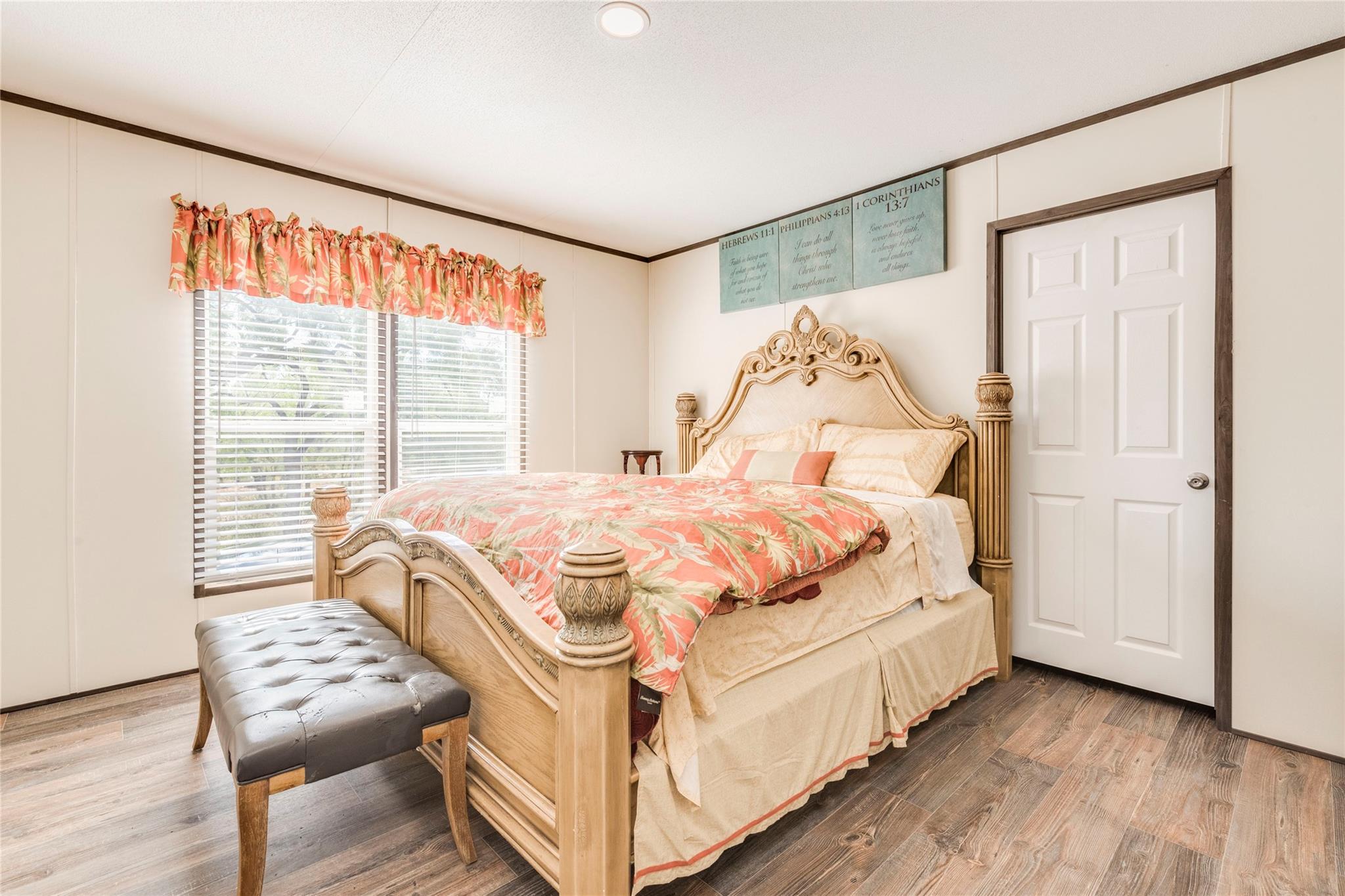 1099 County Road 247, Rochelle