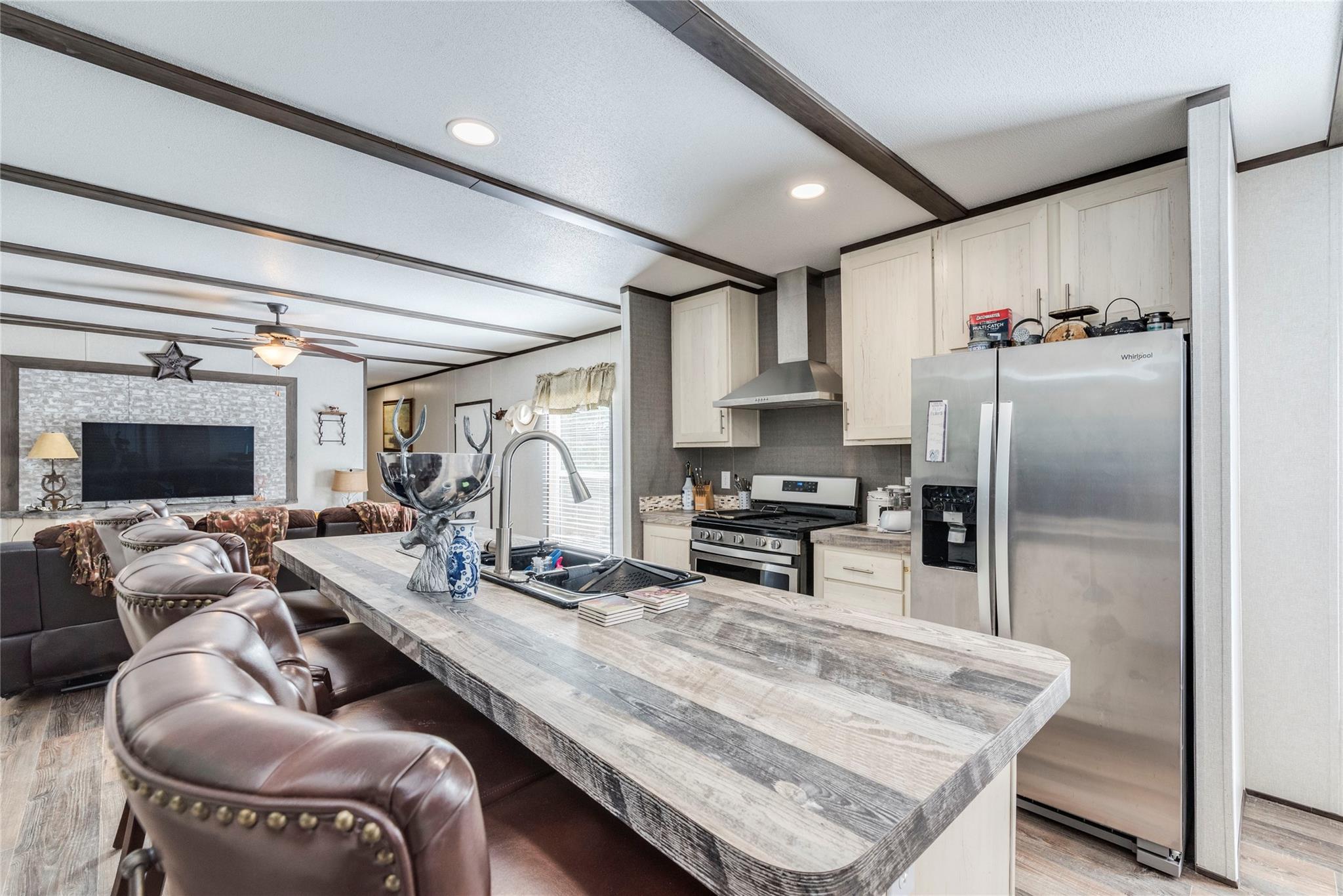 1099 County Road 247, Rochelle