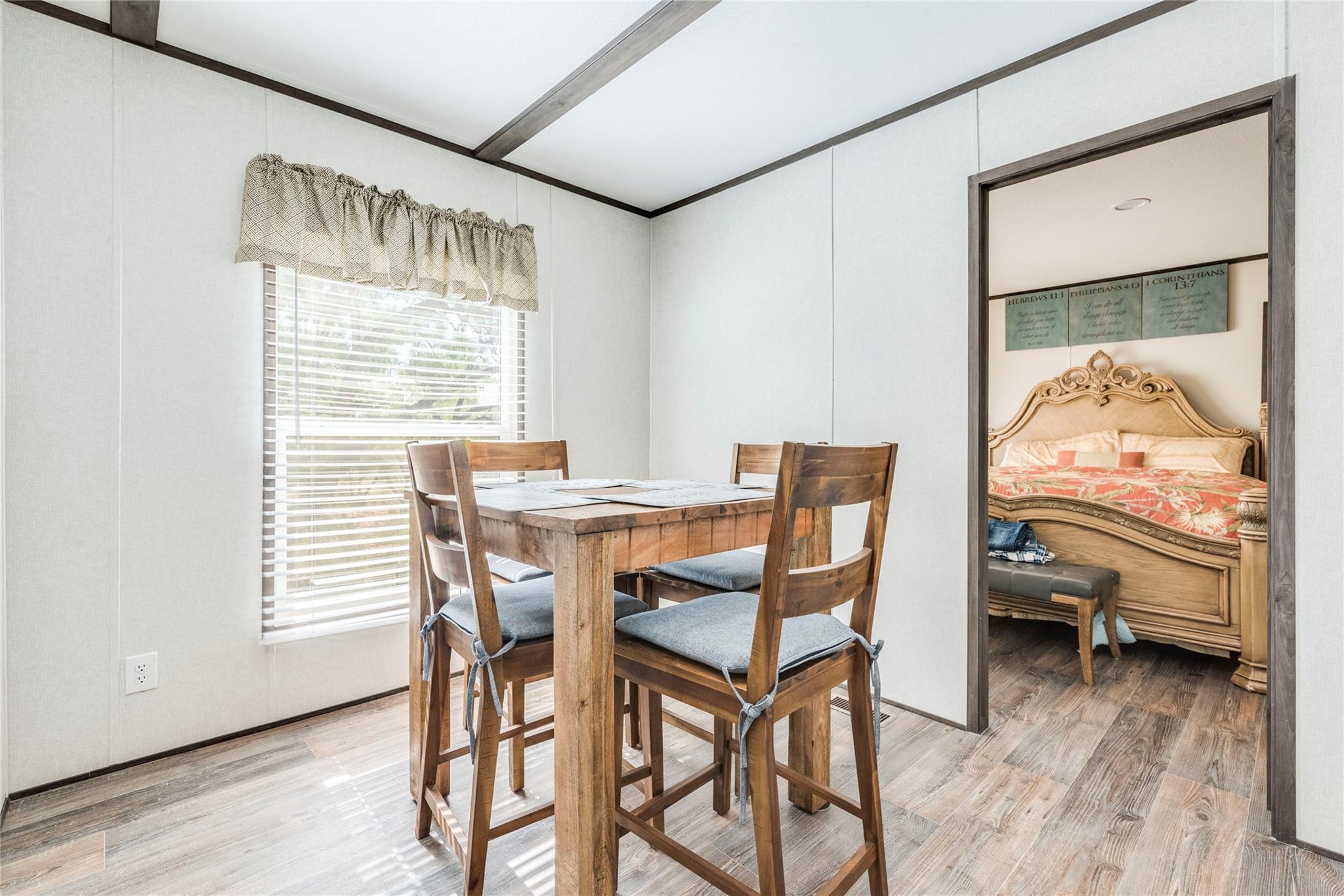 1099 County Road 247, Rochelle