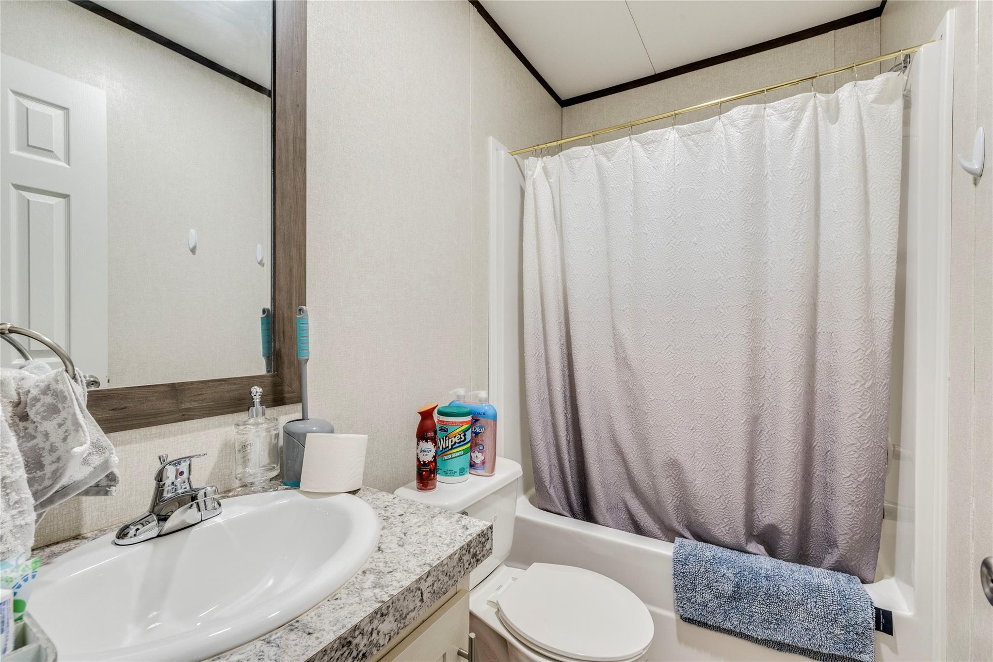 1099 County Road 247, Rochelle