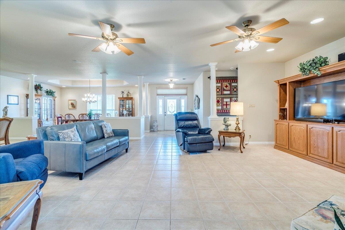 264 N Showhorse DR, Liberty Hill