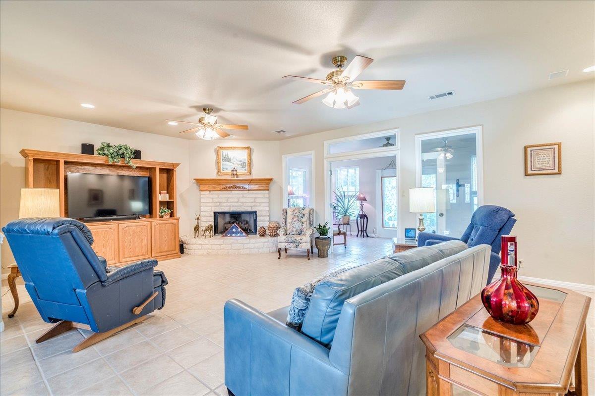 264 N Showhorse DR, Liberty Hill