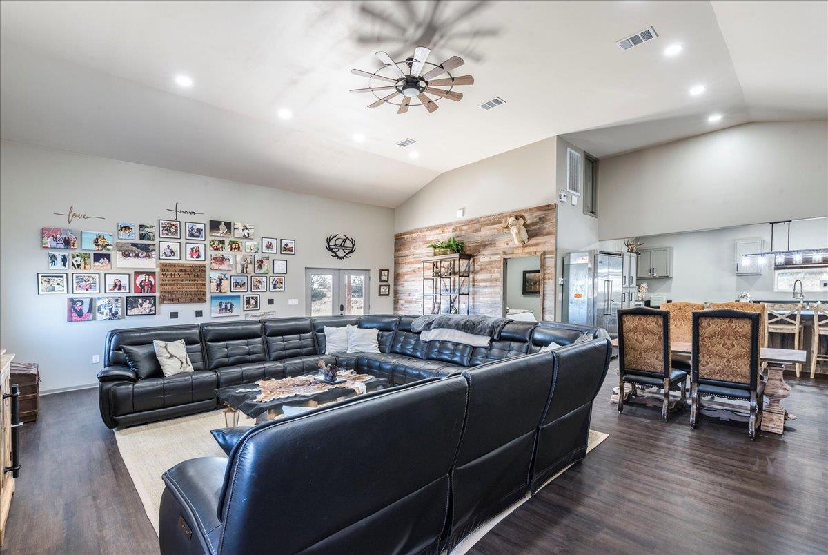 306 Blackbuck Ridge DR, Lampasas