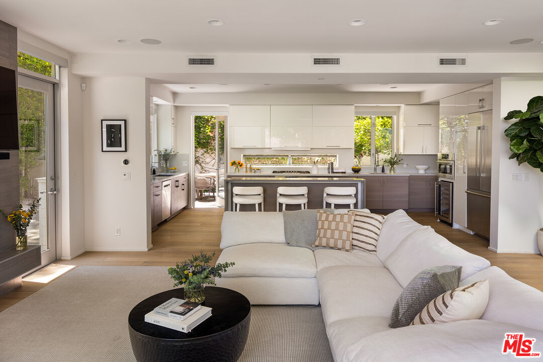 7350 Pacific View Dr