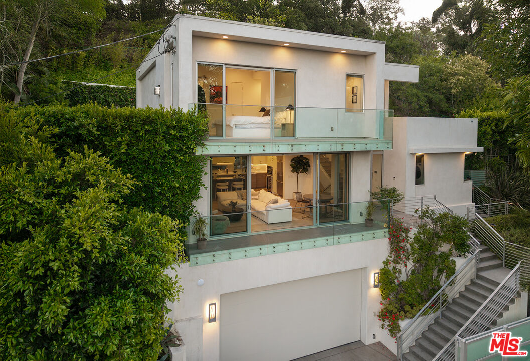 7350 Pacific View Dr