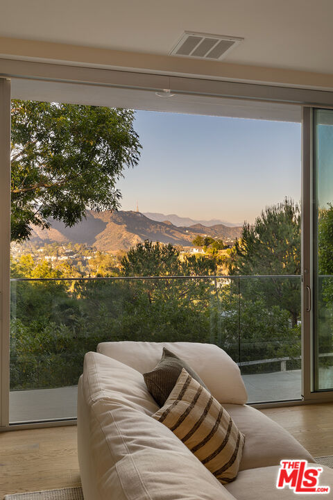 7350 Pacific View Dr