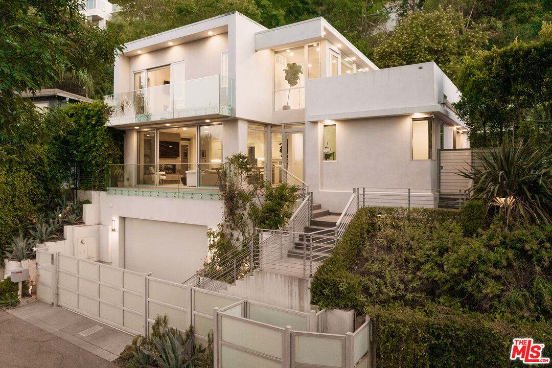 7350 Pacific View Dr
