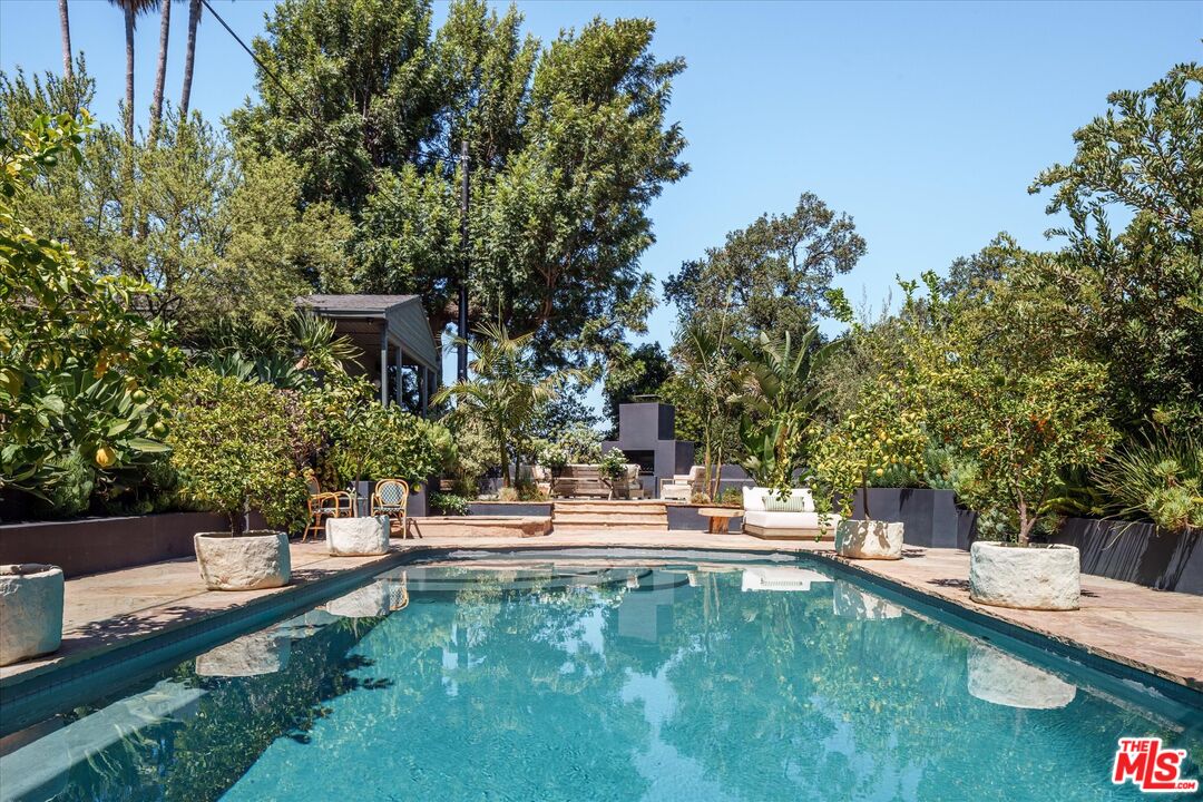 3860 Sunswept Dr